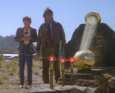 Angus MacGyver Trucs et Astuces - 5x04 La L�gende de la Rose 2 - Mac, Zo� et les 3 Artefacts r�unis